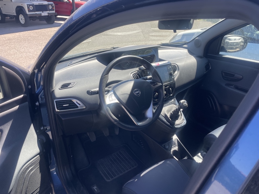 
								Lancia Ypsilon 1.2 Aziendale full									