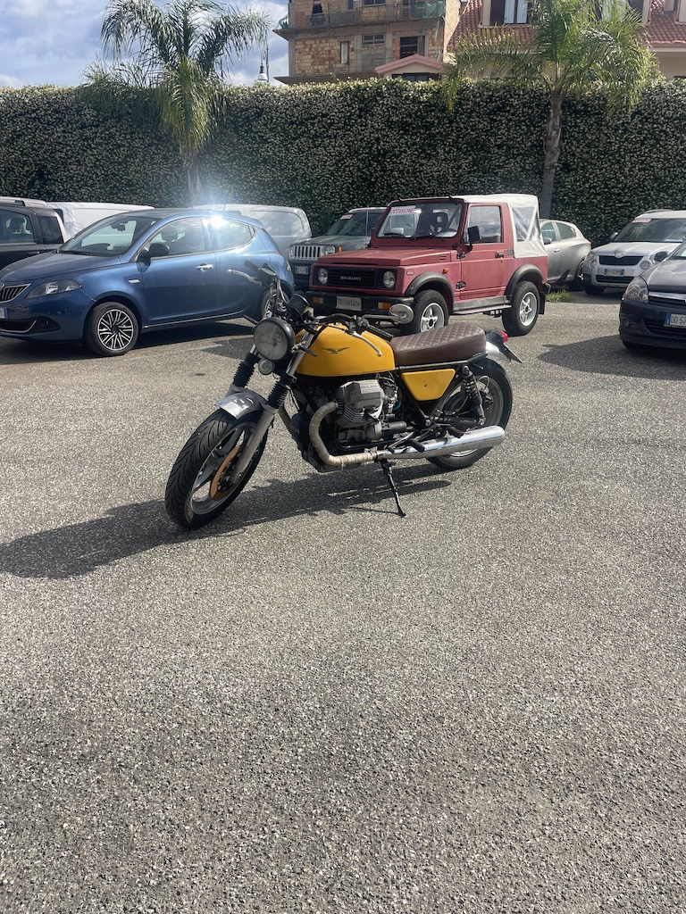 
								Moto Guzzi VR 850-T5P full									