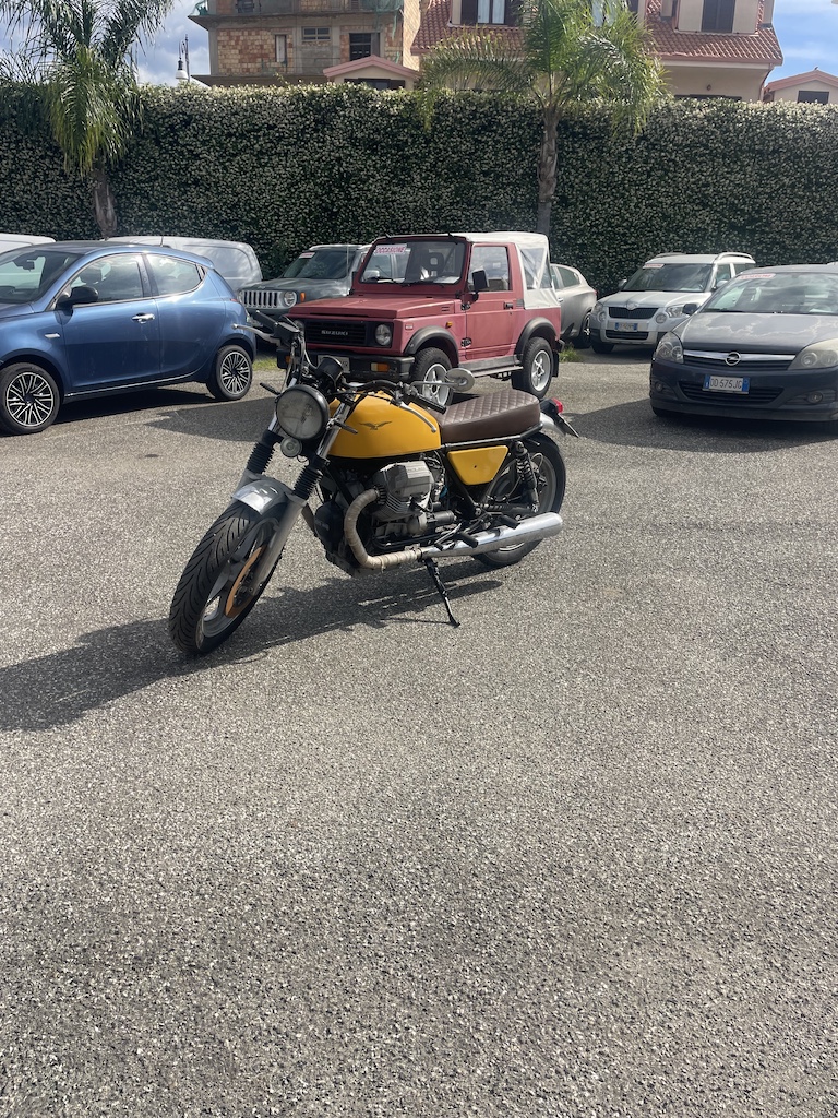 
								Moto Guzzi VR 850-T5P full									