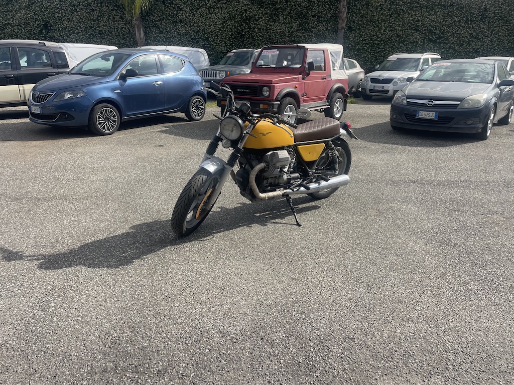 
								Moto Guzzi VR 850-T5P full									