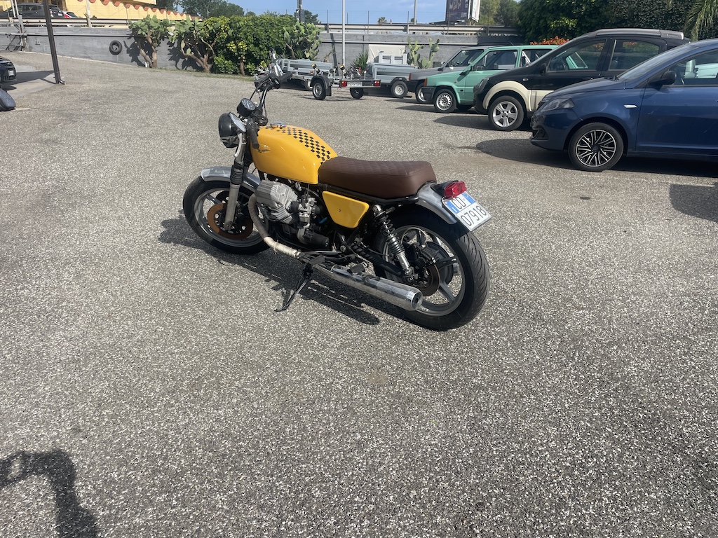 
								Moto Guzzi VR 850-T5P full									
