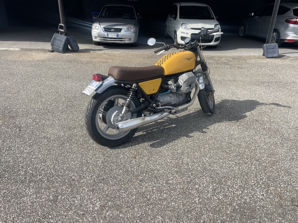 
								Moto Guzzi VR 850-T5P full									