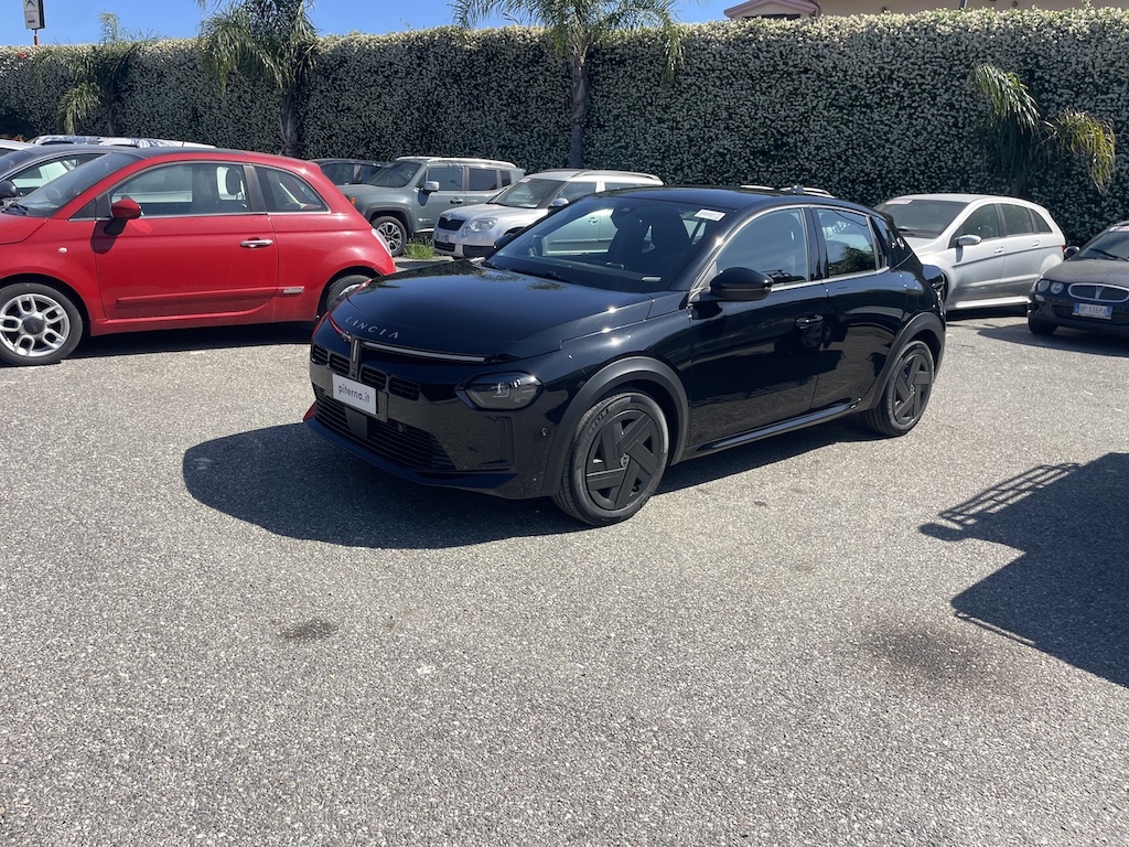 
										Nuova Lancia Ypsilon Hybrid full									