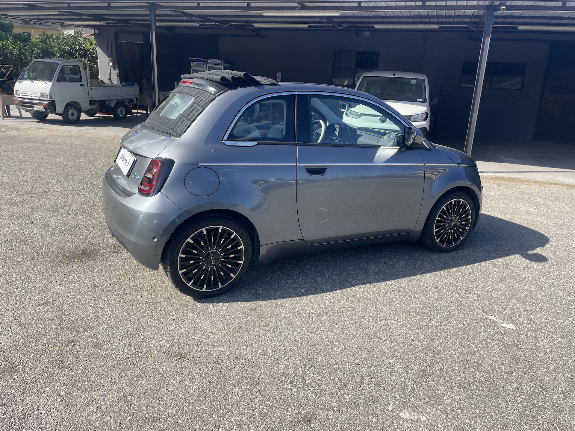 
								FIAT – 500e – 500e Cabrio 42 kWh La Prima full									