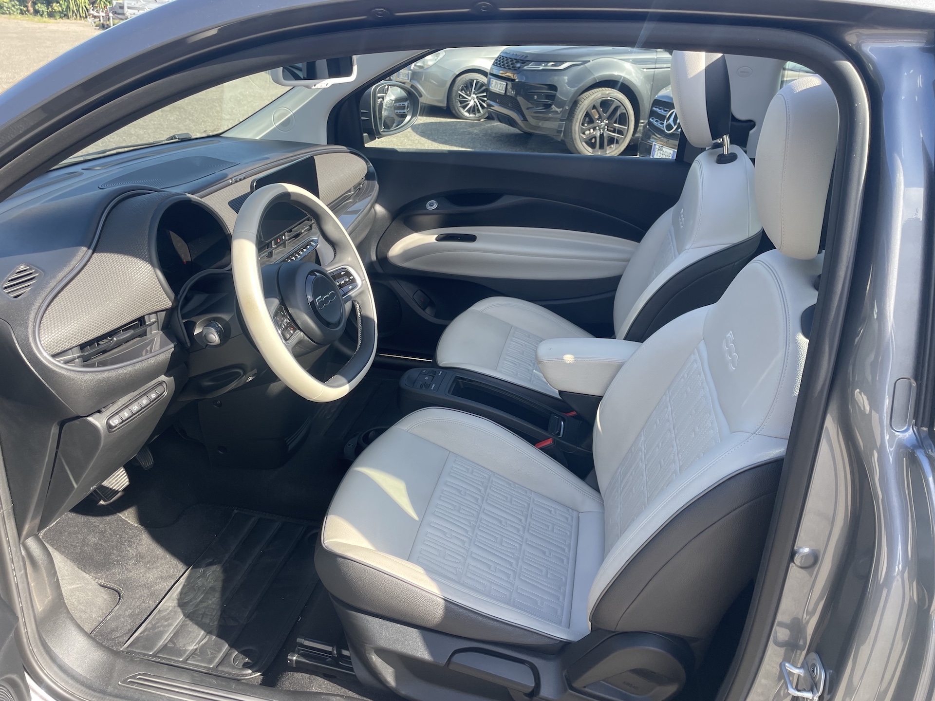 
								FIAT – 500e – 500e Cabrio 42 kWh La Prima full									