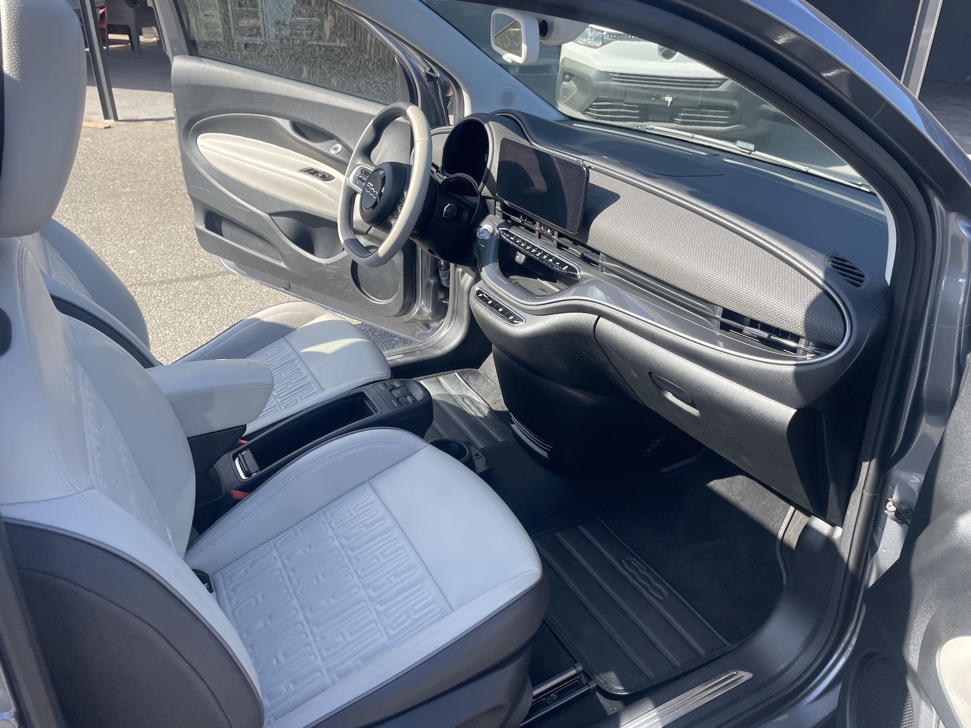 
								FIAT – 500e – 500e Cabrio 42 kWh La Prima full									