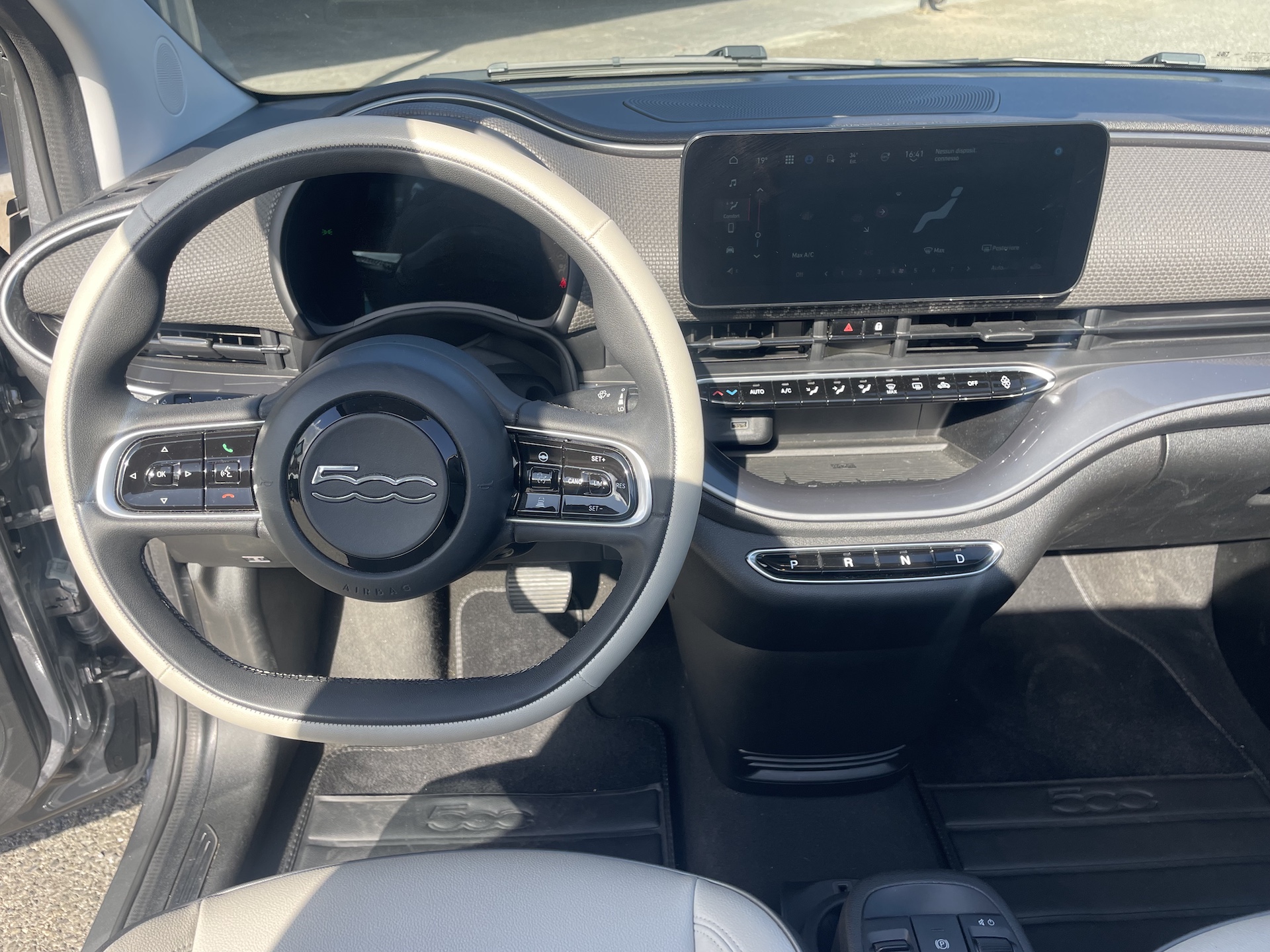 
								FIAT – 500e – 500e Cabrio 42 kWh La Prima full									