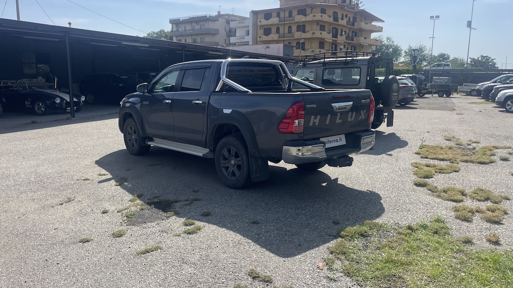 TOYOTA – Hilux 4ª serie 2.4 D-4D 4WD 4 porte Double Cab Executive
