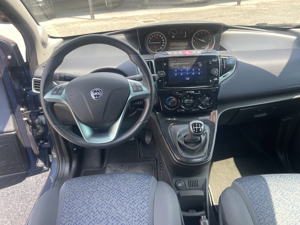 
								LANCIA Ypsilon 1.2 69 CV 5 porte GPL Ecochic full									