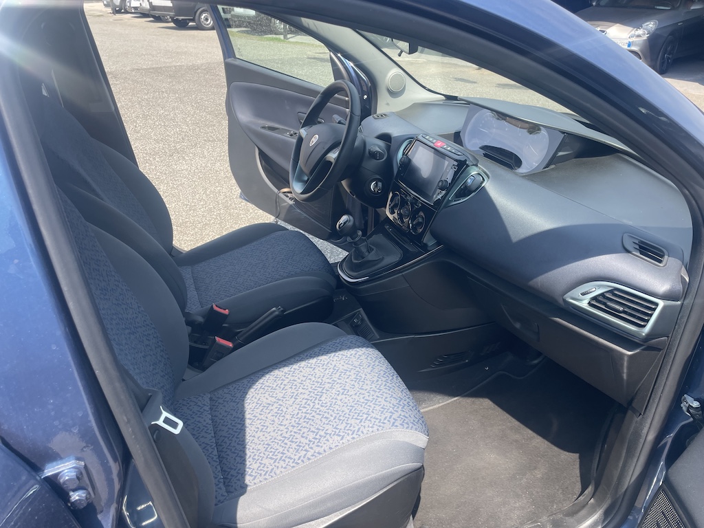 
								LANCIA Ypsilon 1.2 69 CV 5 porte GPL Ecochic full									