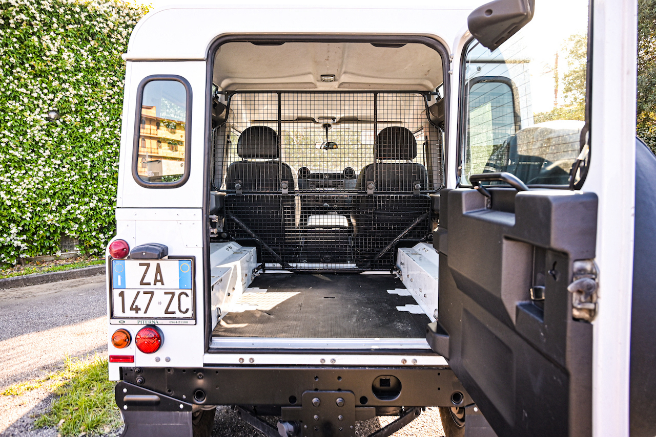 
								LAND ROVER Defender 90 2.2 TD4 Station Wagon SE N1 full									